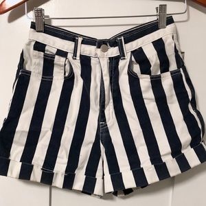High-waisted short shorts